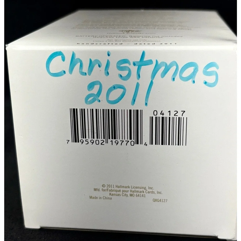 Hallmark 2011 Keepsake Magic Ornament SANTA COMES TO TOWN Light Sound Motion Box